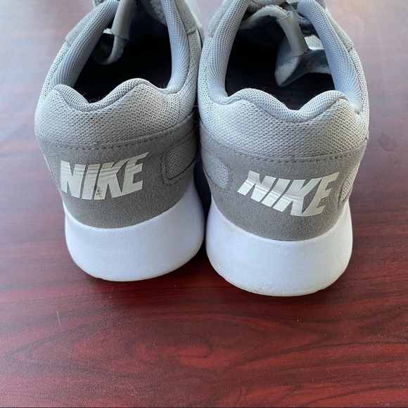 NIKE 654845-010 Womens Size  8 Kaishi Wolf Grey White Running Shoes Sneakers - Picture 3 of 5